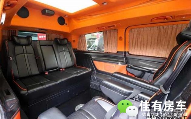 2020款v-class奔驰商务车，商务招待不失气质，家庭出游温馨舒适